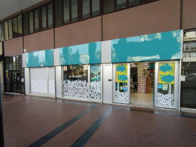 Locale Commerciale in vendita a Cuneo Nuova, Piemonte