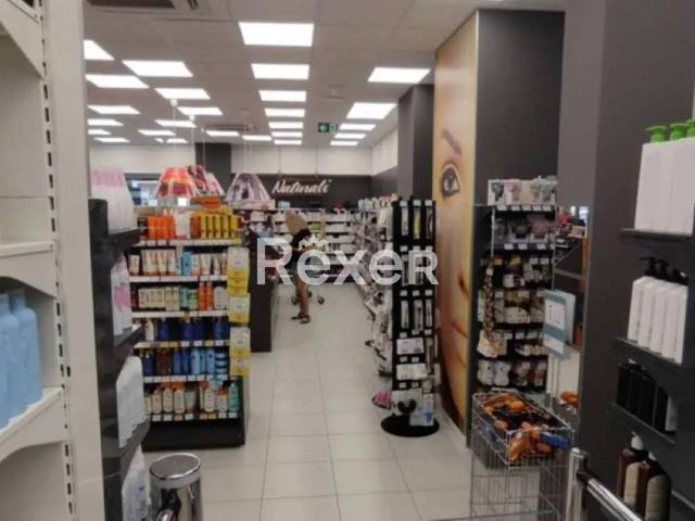 Locale Commerciale in vendita a Cuneo Nuova, Piemonte