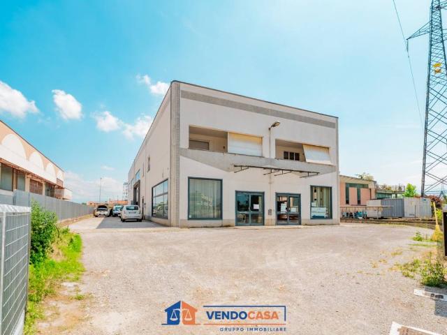 Locale Commerciale in vendita a Piemonte, Cuneo