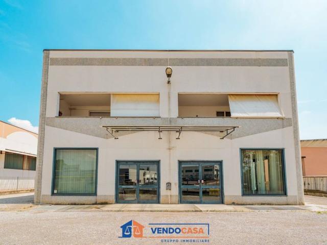 Locale Commerciale in vendita a Piemonte, Cuneo