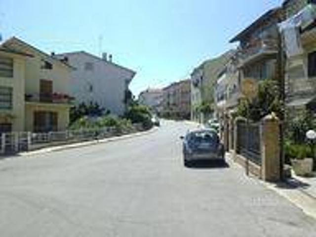 Locale Commerciale in vendita a Cupello, Abruzzo