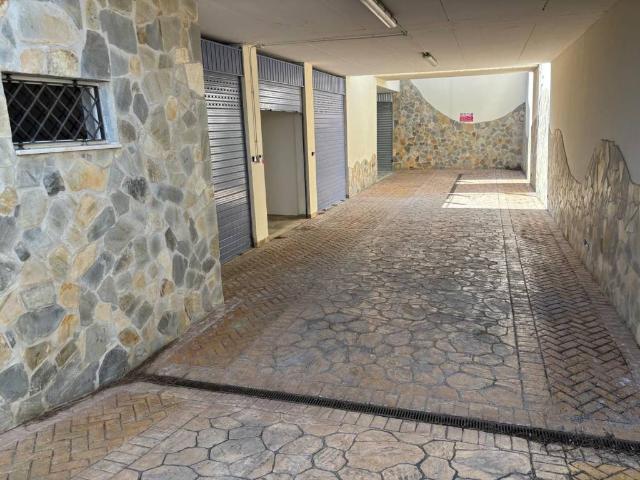 Locale Commerciale in vendita a Marano, Marche