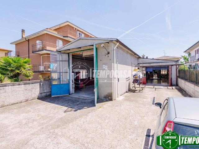 Locale Commerciale in vendita a Cura Carpignano, Lombardia
