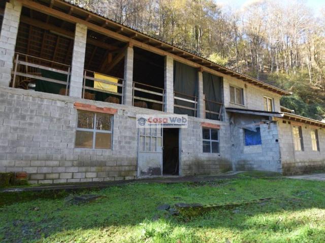 Locale Commerciale in vendita a Comunità Montana Valli del Verbano, Curiglia Con Monteviasco