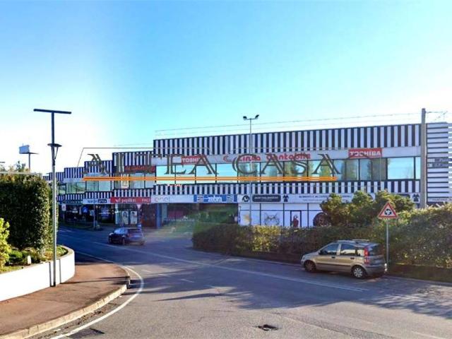 Locale Commerciale in vendita a Curno, Lombardia