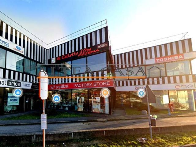 Locale Commerciale in vendita a Curno, Lombardia