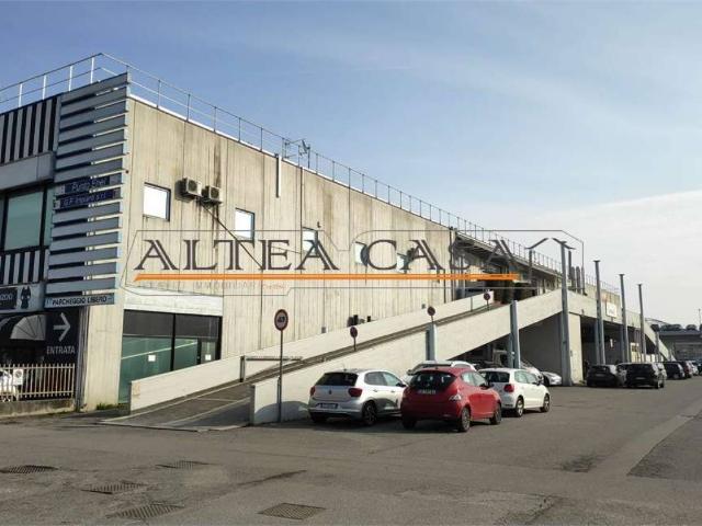 Locale Commerciale in vendita a Curno, Lombardia