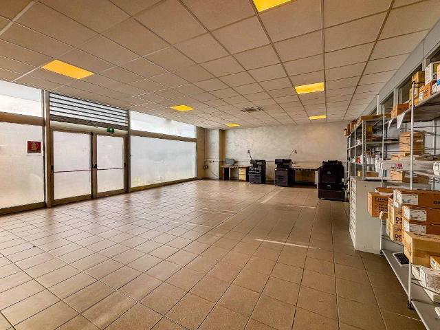 Locale Commerciale in vendita a Curno, Lombardia