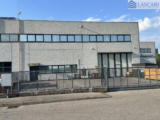Locale Commerciale in vendita a Curno, Lombardia