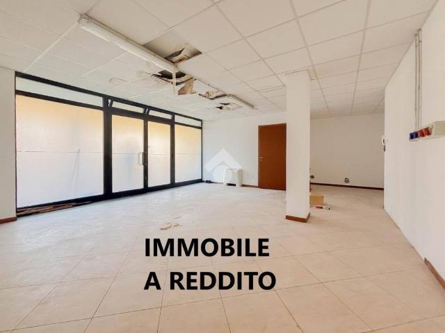 Locale Commerciale in vendita a Curno, Lombardia