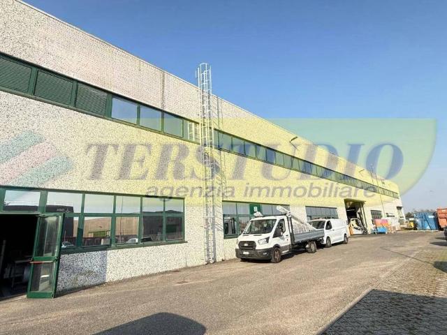 Locale Commerciale in vendita a Curno, Lombardia