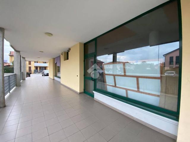 Locale Commerciale in vendita a Curtarolo, Veneto
