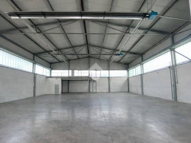 Locale Commerciale in vendita a Curtarolo, Veneto