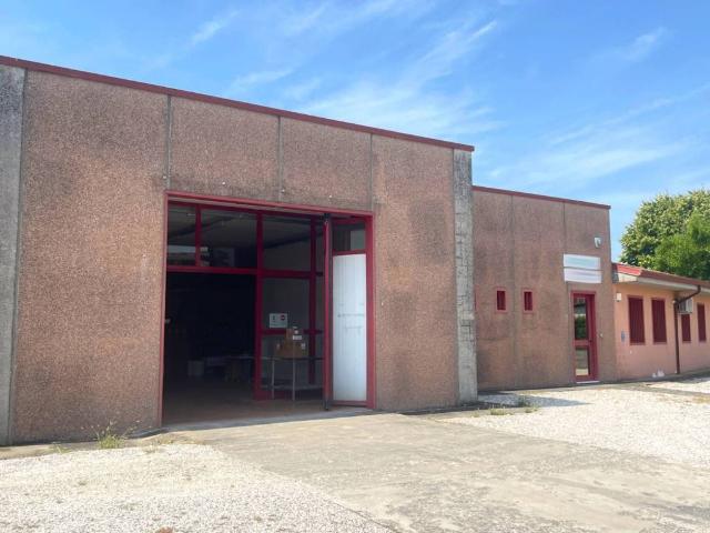 Locale Commerciale in vendita a Corte Gerile, Curtatone