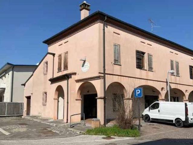 Locale Commerciale in vendita a Corte Gerile, Curtatone