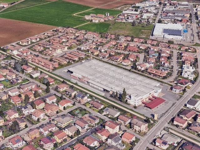 Locale Commerciale in vendita a Levata, Curtatone