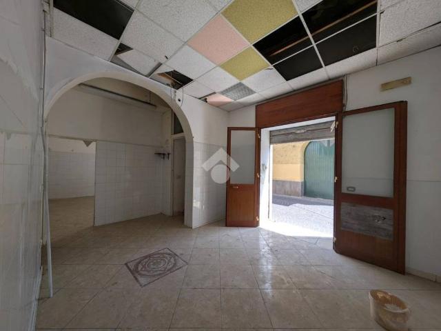 Locale Commerciale in vendita a Curti, Campania