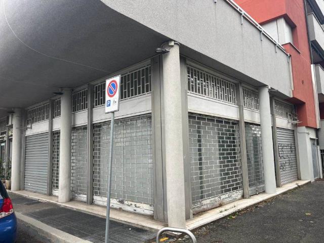 Locale Commerciale in vendita a Zona Omogenea Milano Nord, Cusano Milanino