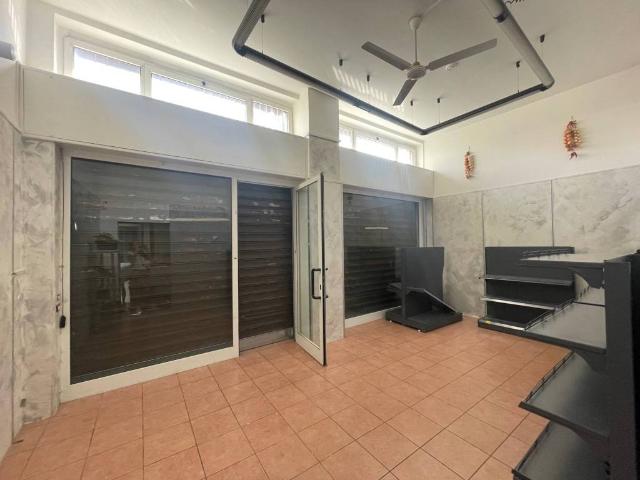 Locale Commerciale in vendita a Bellaria, Cinisello Balsamo