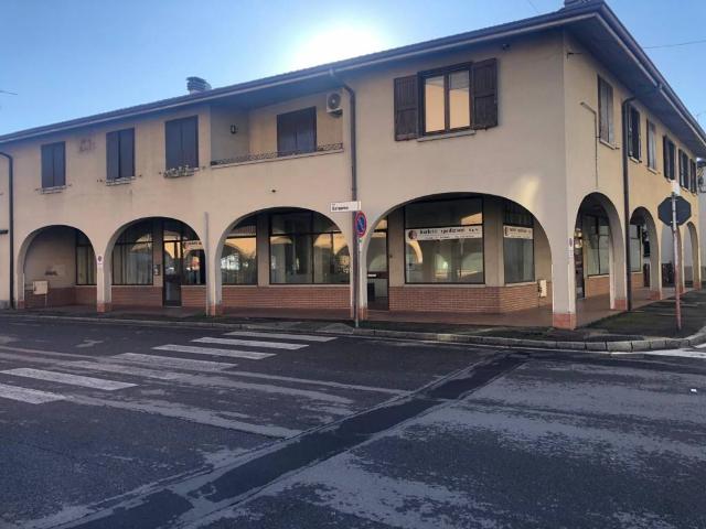 Locale Commerciale in vendita a Dalmine, Lombardia