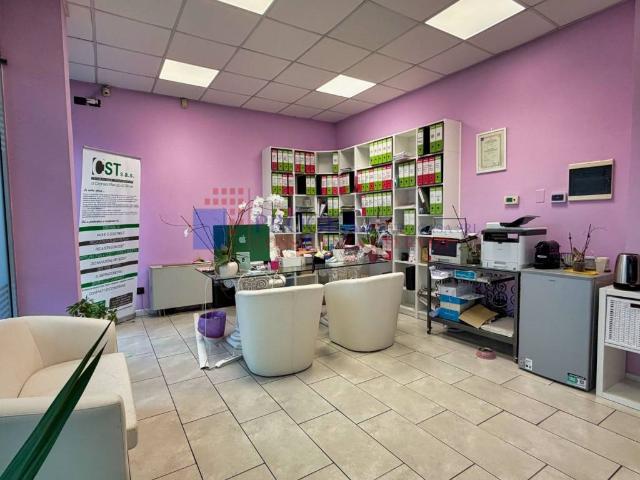 Locale Commerciale in vendita a Sforzatica, Dalmine