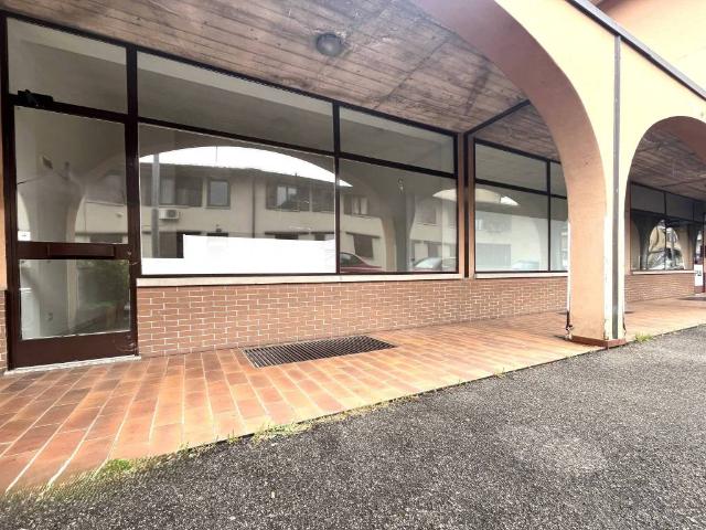 Locale Commerciale in vendita a Dalmine, Lombardia