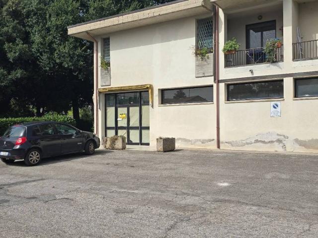 Locale Commerciale in vendita a Ponticelli, Deruta