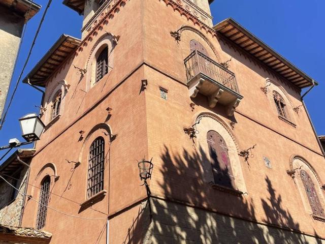 Palazzo in vendita a Castelleone, Deruta