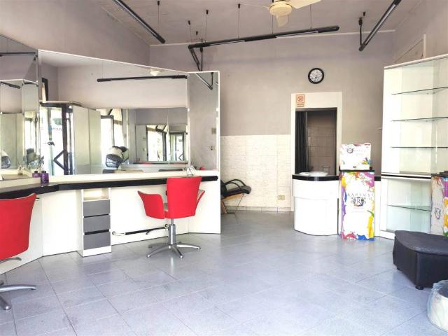 Locale Commerciale in vendita a Deruta, Umbria