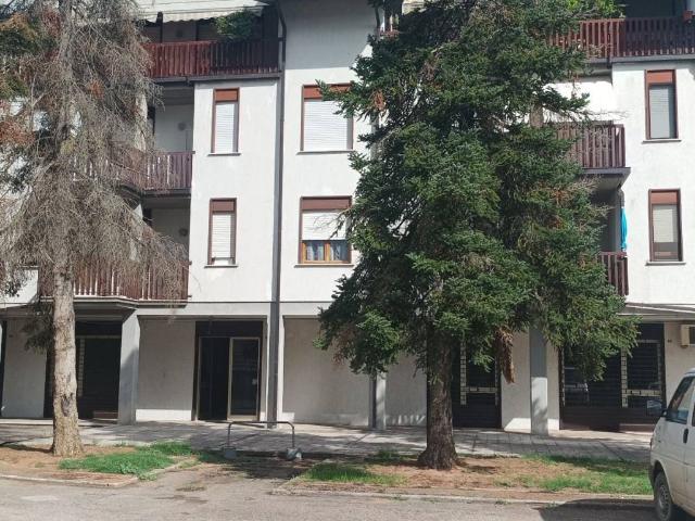 Locale Commerciale in vendita a Deruta, Umbria