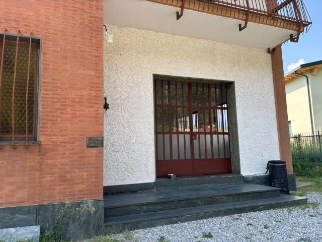 Locale Commerciale in vendita a Villa, Dervio