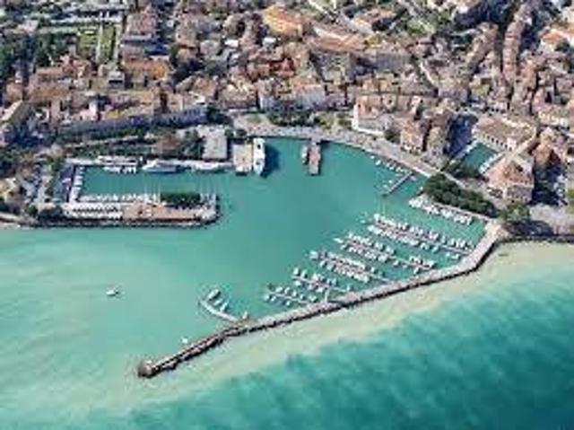 Locale Commerciale in vendita a Desenzano Del Garda, Lombardia