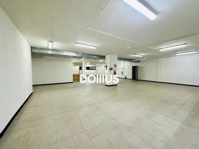 Locale Commerciale in vendita a Rivoltella del Garda, Desenzano Del Garda