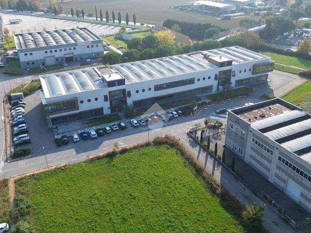 Locale Commerciale in vendita a Varone, Desenzano Del Garda