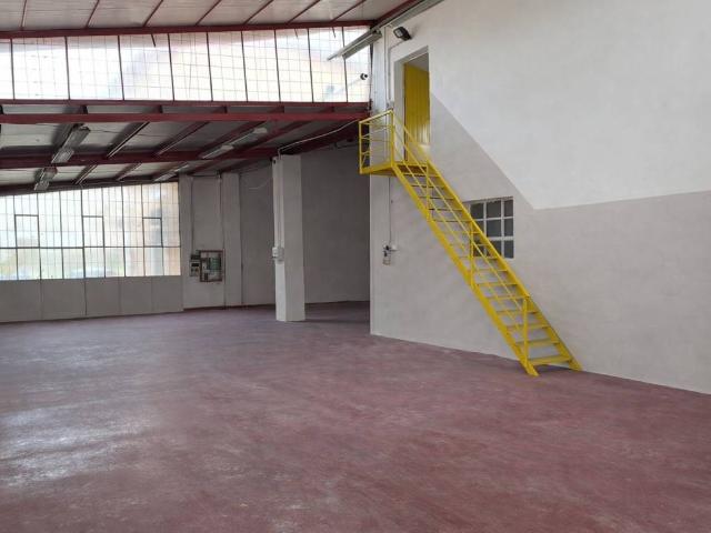 Locale Commerciale in vendita a Desenzano Del Garda, Lombardia