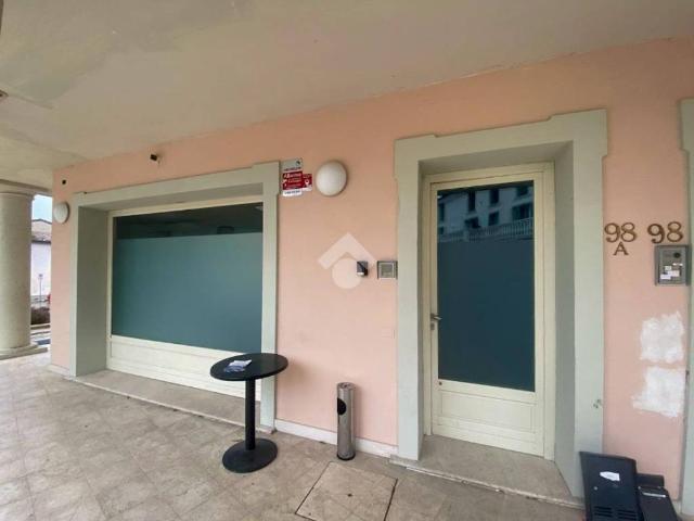 Locale Commerciale in vendita a Rivoltella del Garda, Desenzano Del Garda