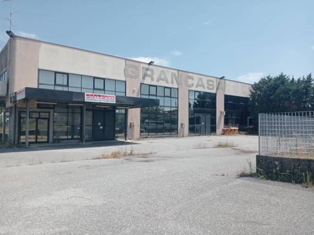 Locale Commerciale in vendita a Desenzano Del Garda, Lombardia