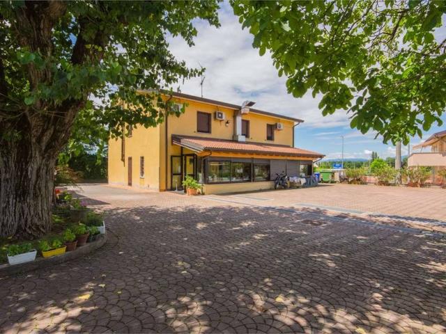 Locale Commerciale in vendita a Desenzano Del Garda, Lombardia
