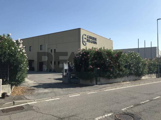 Locale Commerciale in vendita a Vicina, Desenzano Del Garda