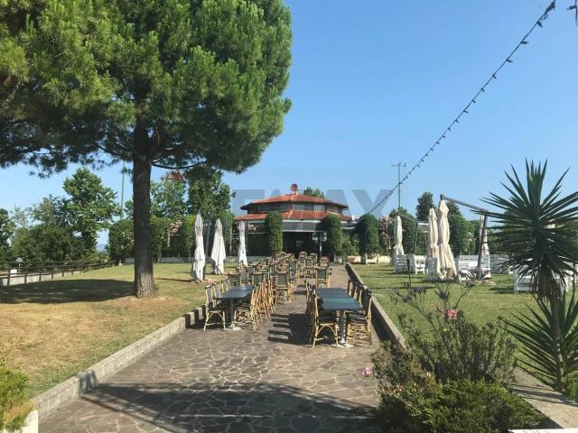 Locale Commerciale in vendita a Desenzano Del Garda, Lombardia