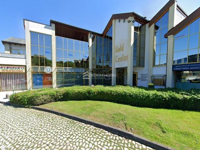 Locale Commerciale in vendita a Vicina, Desenzano Del Garda
