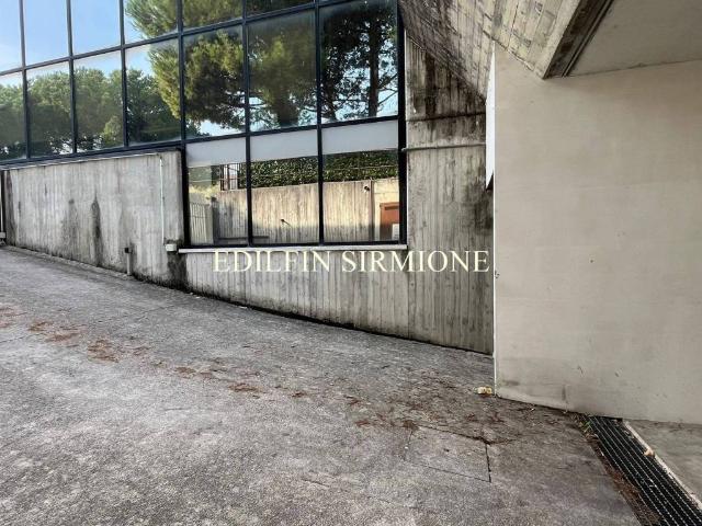 Locale Commerciale in vendita a Rivoltella del Garda, Desenzano Del Garda