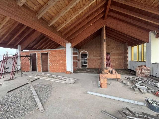 Locale Commerciale in vendita a Vicina, Desenzano Del Garda