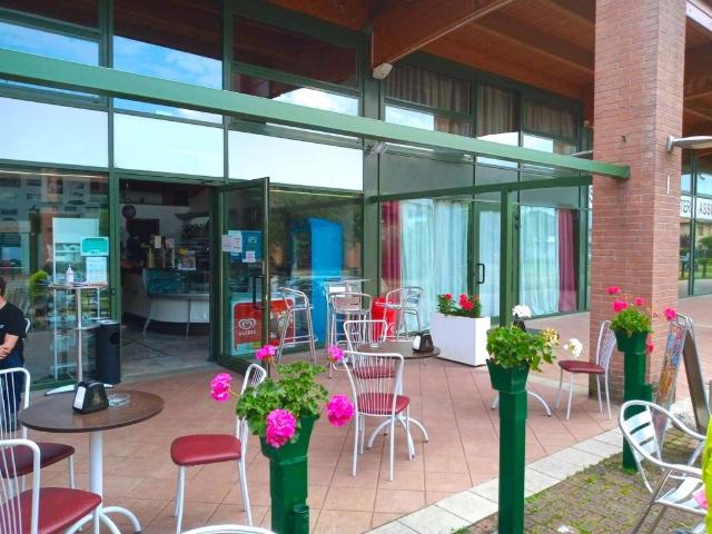 Locale Commerciale in vendita a Rivoltella del Garda, Desenzano Del Garda