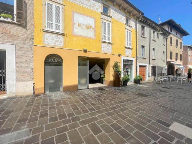 Locale Commerciale in vendita a Rivoltella del Garda, Desenzano Del Garda