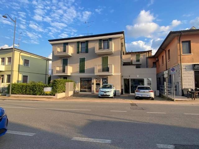 Locale Commerciale in vendita a Rivoltella del Garda, Desenzano Del Garda