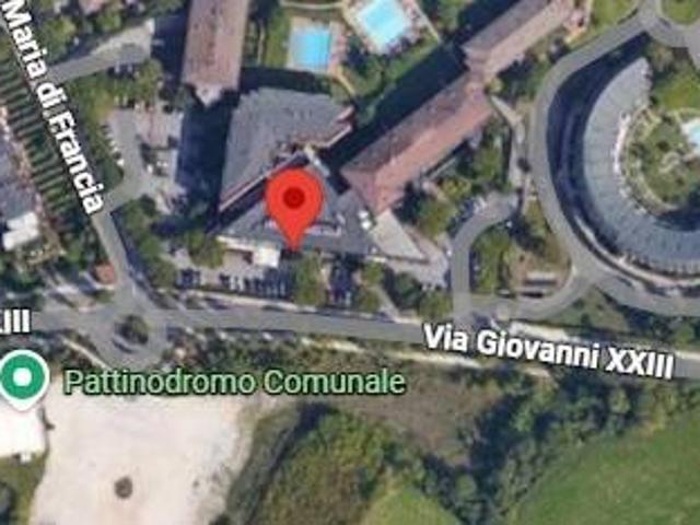 Locale Commerciale in vendita a Rivoltella del Garda, Desenzano Del Garda