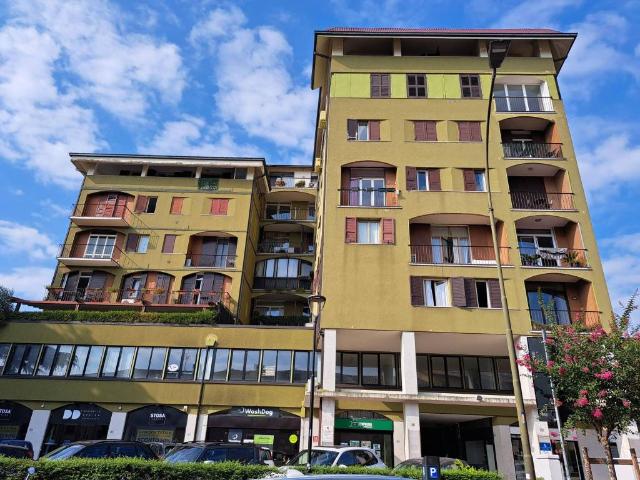 Locale Commerciale in vendita a Desenzano Del Garda, Lombardia
