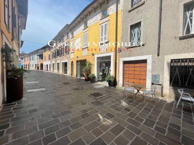 Locale Commerciale in vendita a Rivoltella del Garda, Desenzano Del Garda