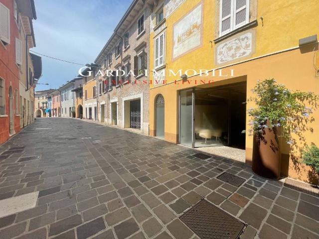 Locale Commerciale in vendita a Rivoltella del Garda, Desenzano Del Garda